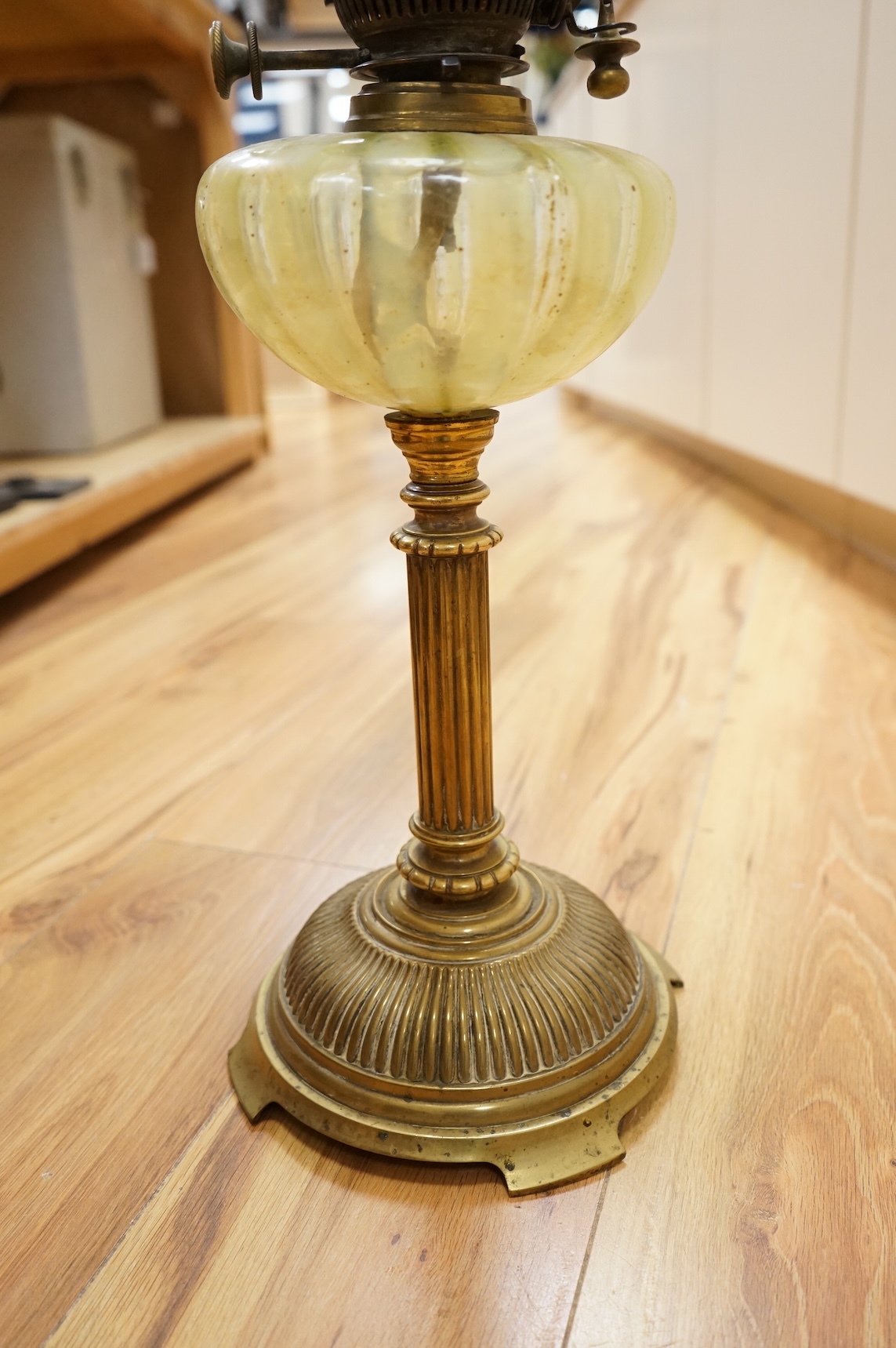 An Edwardian vaseline glass and brass oil lamp and shade, 56cm high